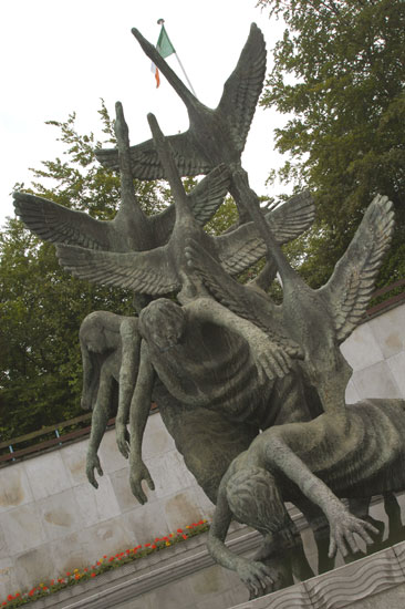 The Children of Lir, a statue by Oisin Kelly, based on
an old Irish legend. 